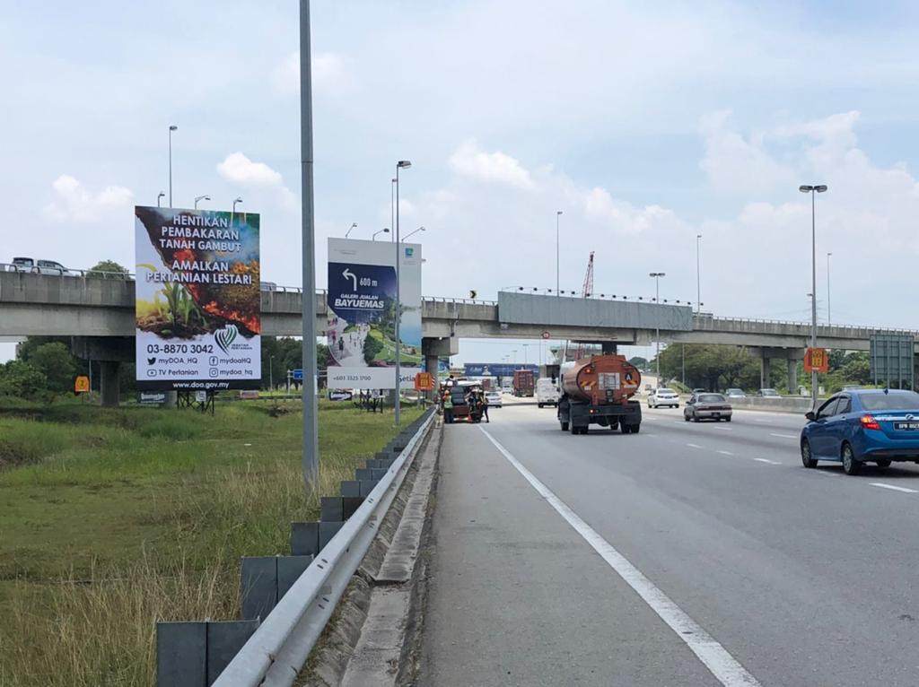 30 by 20 foot static unipole billboard