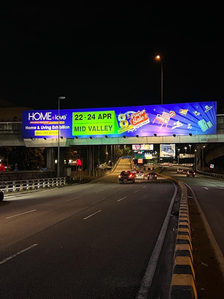 overhead gantry advertising